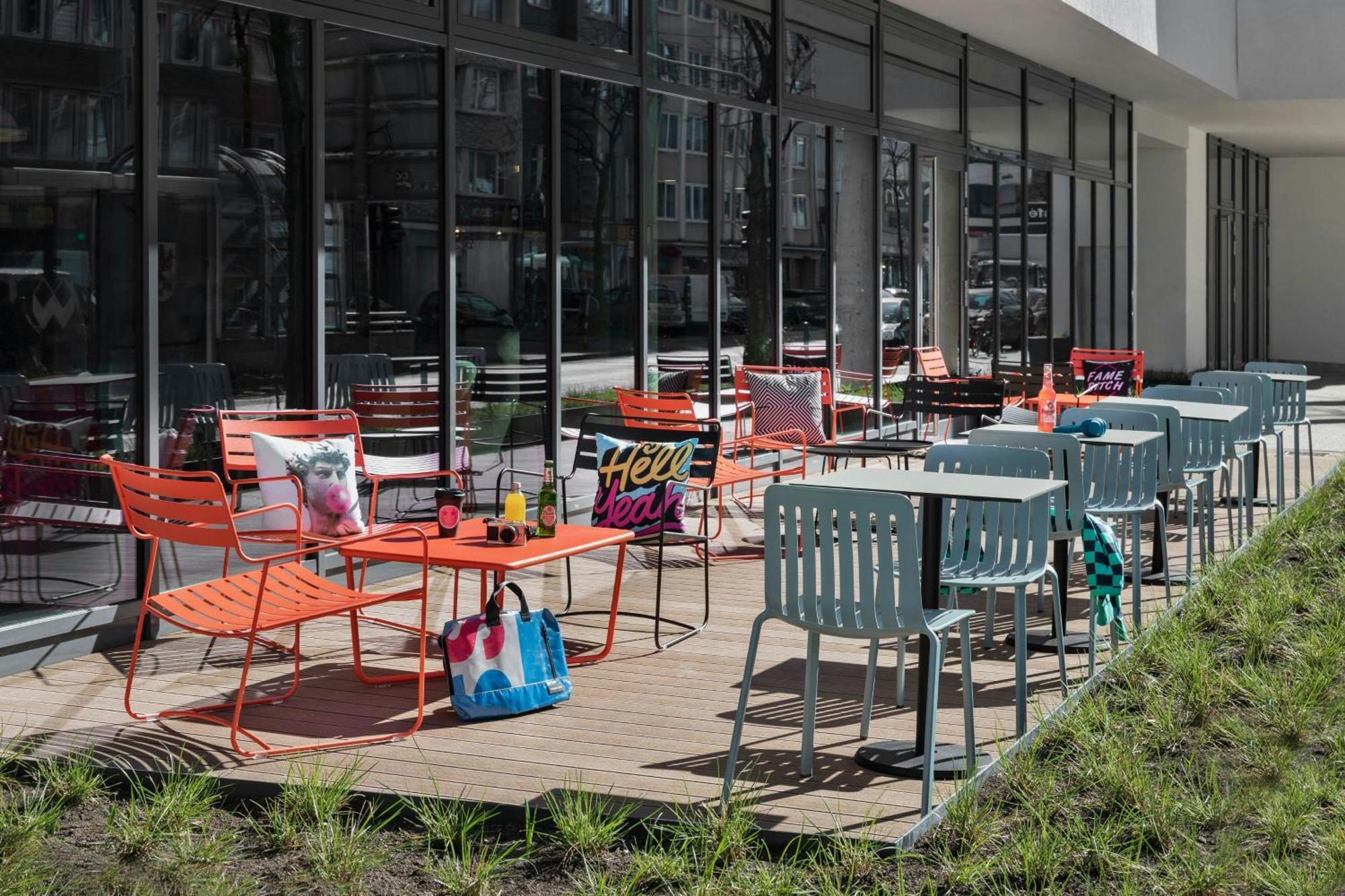 Moxy Duesseldorf City Exterior foto